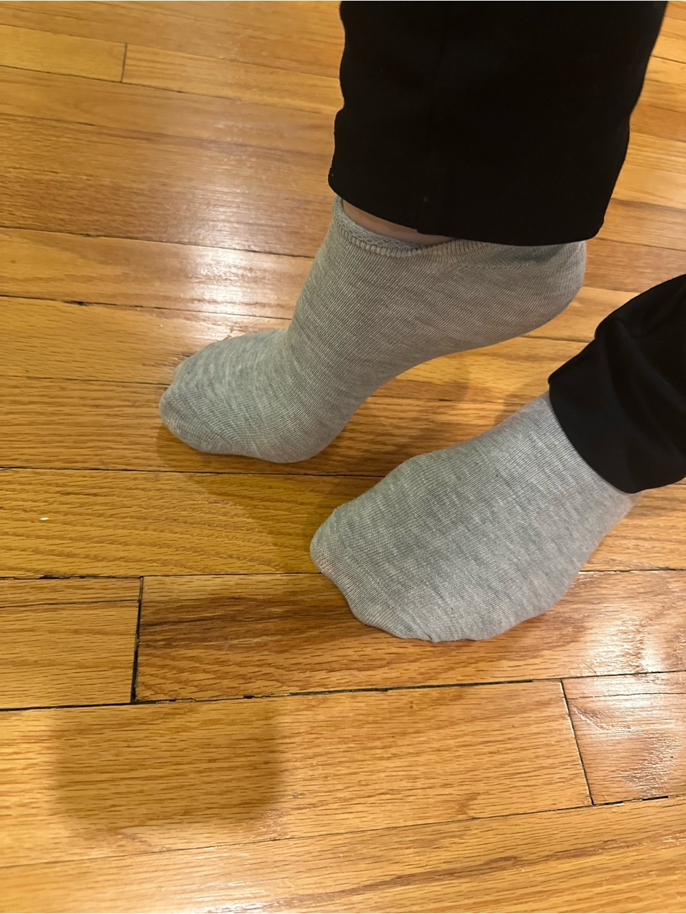 Women’s Low-Cut Gray No-Show Socks